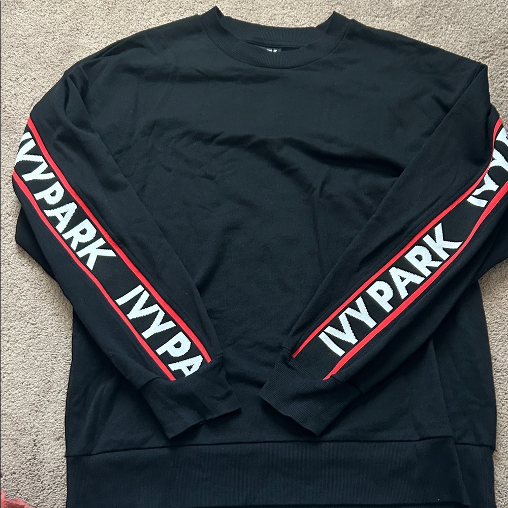 IVY PARK Crewneck Sweatshirt in Black with Red - Medium